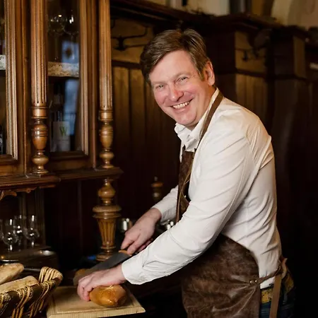 Weinhaus Schultes Zajazd 3*